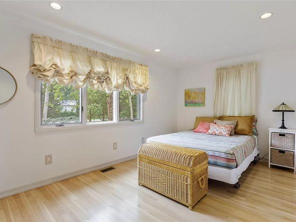 18 Brushy Neck Lane, Westhampton NY 11977