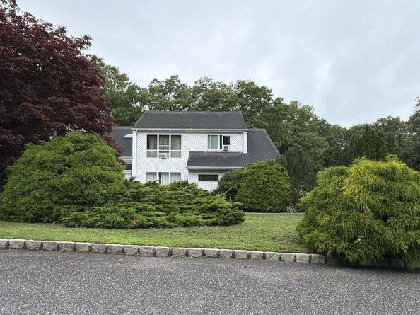 26 Bailey Lane, Manorville NY 11949