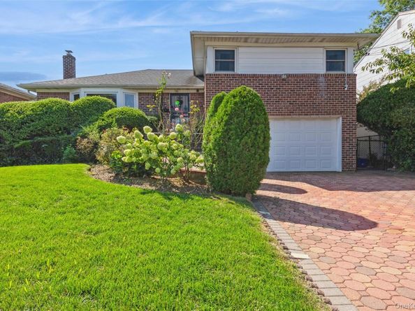 786 E Carl Avenue, Baldwin NY 11510