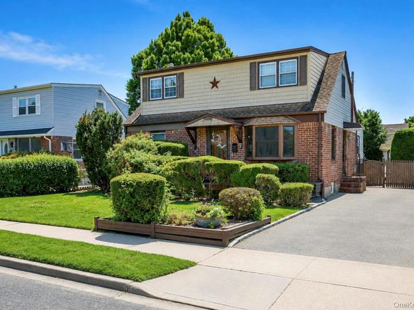 7 Edward Avenue, Hicksville NY 11801
