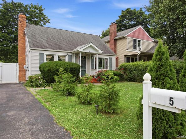 5 Putnam Place, Huntington Station NY 11746