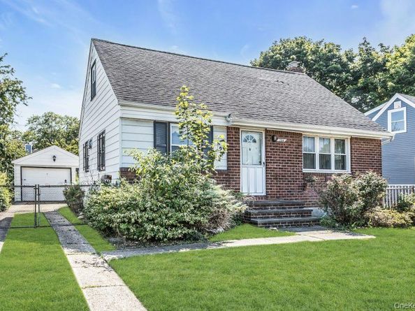 754 Windsor Road, Uniondale NY 11553