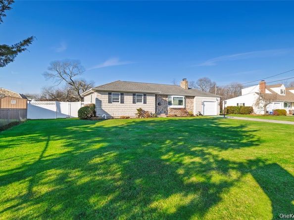 272 Baylawn Avenue, Copiague NY 11726