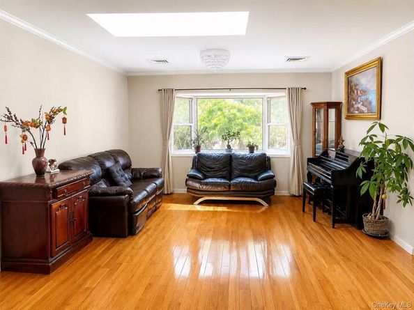 110 Leahy Street, Jericho NY 11753