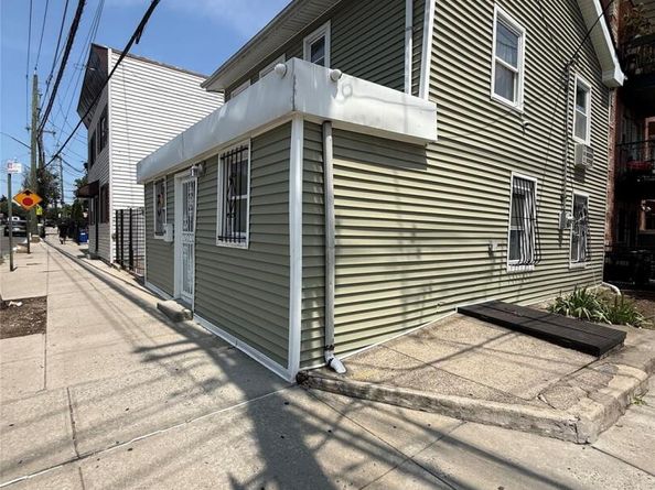 801 E 215th Street, Bronx NY 10467