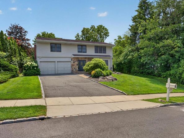 30 Irving Drive, Woodbury NY 11797