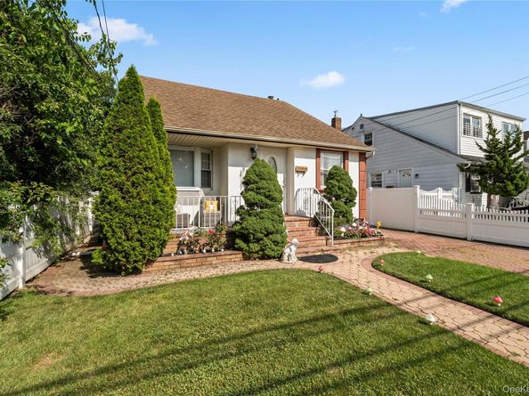 461 Greengrove Avenue, Uniondale NY 11553