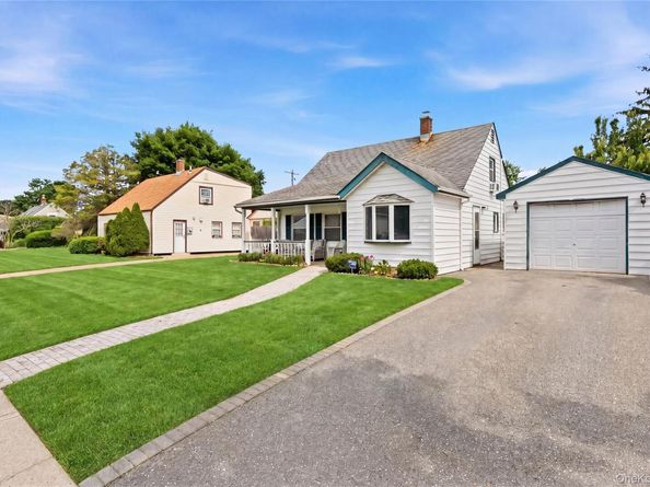 31 Sherwood Road, Levittown NY 11756