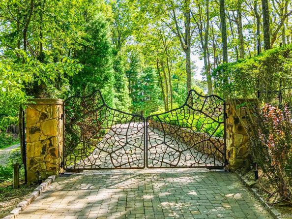 1350 W Cove Road, Cutchogue NY 11935