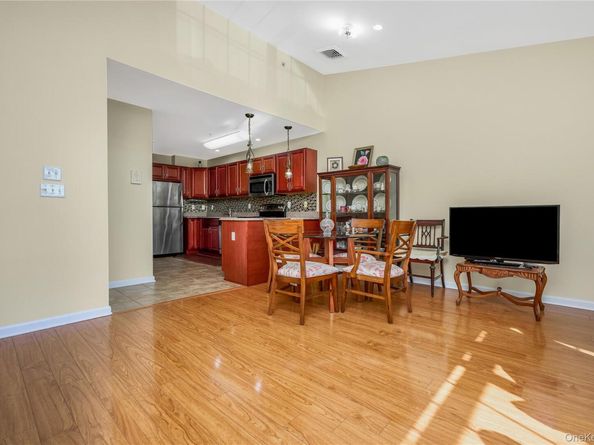 212 Willow Lane, Valley Stream NY 11580