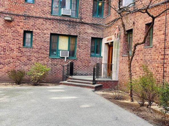 1686 Metropolitan Avenue 4H, Bronx NY 10462