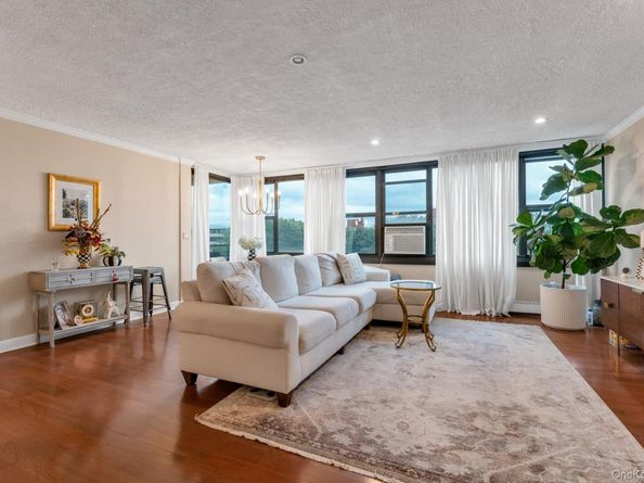 10-24 166 St. Street 7C, Beechhurst NY 11357