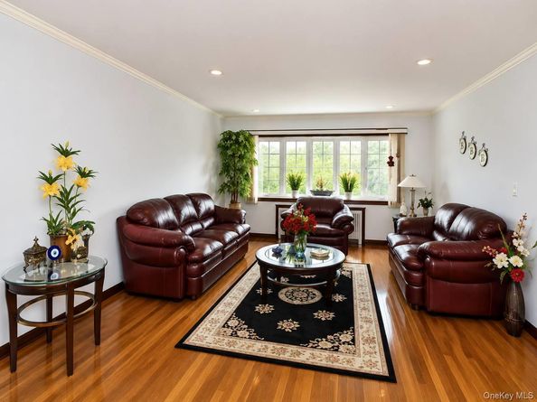 360 Terrace Avenue, Garden City NY 11530
