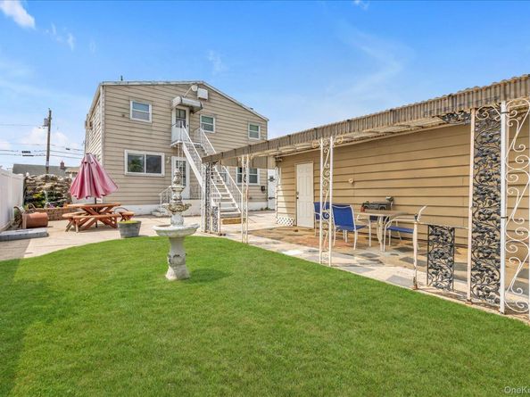 20 Francine Drive N, Massapequa NY 11758