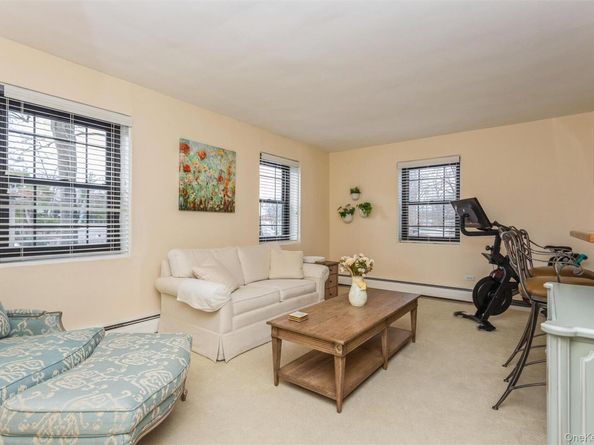 61 Manchester Road A21, Eastchester NY 10709