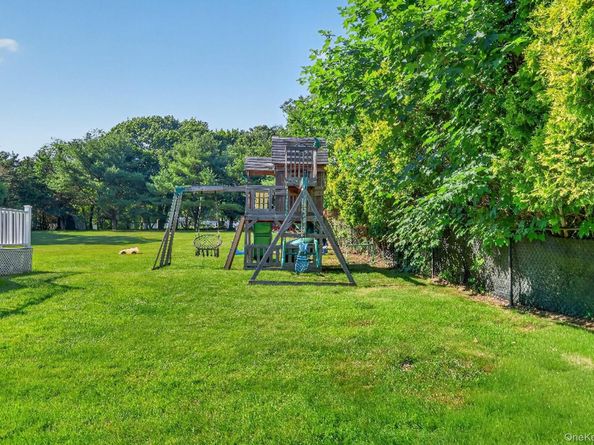 17 Woodlawn Avenue, East Moriches NY 11940
