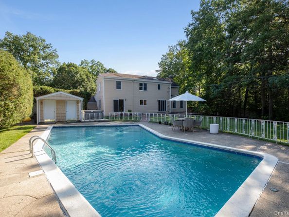 55 North Drive, Manhasset NY 11030
