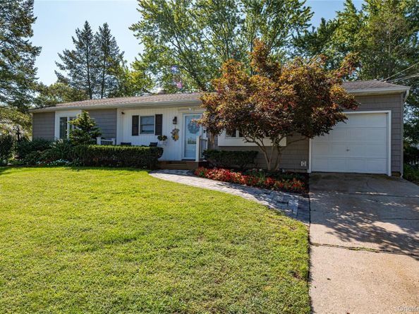 10 Stonehurst Circle S, Centereach NY 11720