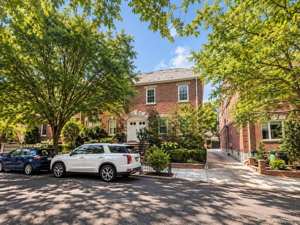 2030 27th Street, Astoria NY 11105