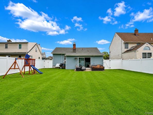 292 Roosevelt Avenue, Freeport NY 11520