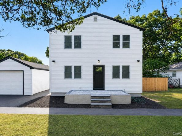 118 Floyd Road, Shirley NY 11967