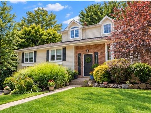27 Delaware Avenue, Jericho NY 11753