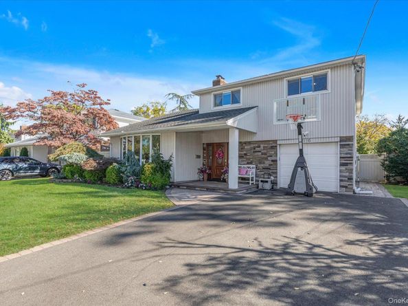 2116 Oliver Way, Merrick NY 11566