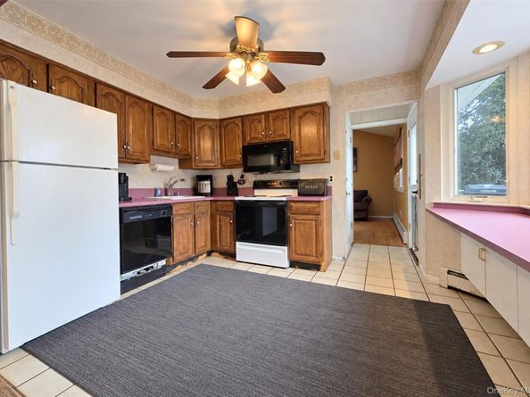 2 Renwick Road, Ronkonkoma NY 11779