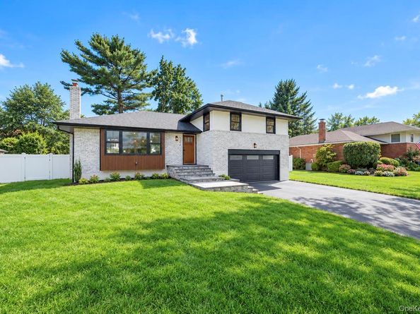 2056 Stratford Drive, Westbury NY 11590