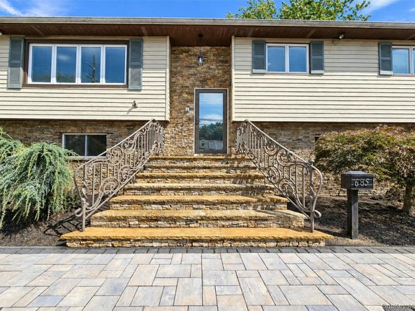 685 Carlls Path, Deer Park NY 11729
