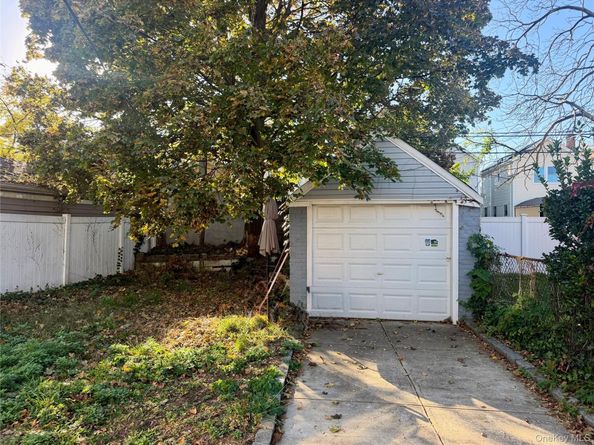13040 Van Wyck Expressway, South Ozone Park NY 11420