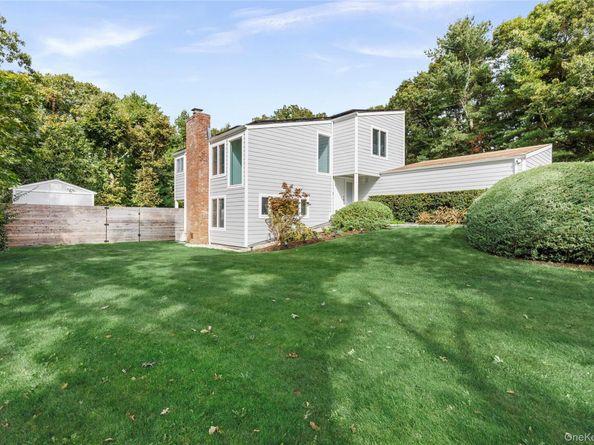 73 Peconic Hills Drive, Southampton NY 11968