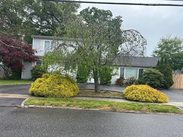 22 William Street, Copiague NY 11726