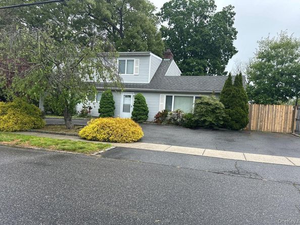 22 William Street, Copiague NY 11726