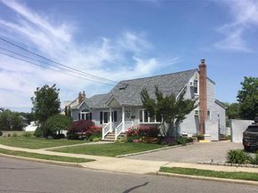 104 Phyllis Drive, Lindenhurst NY 11757