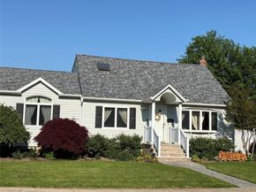 104 Phyllis Drive, Lindenhurst NY 11757