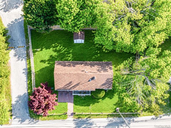 20 Elder Avenue, Hampton Bays NY 11946