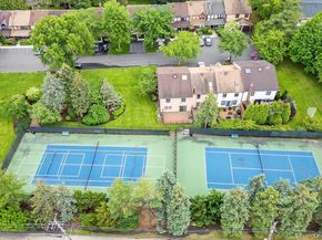 12 Hampton Way, Woodbury NY 11797
