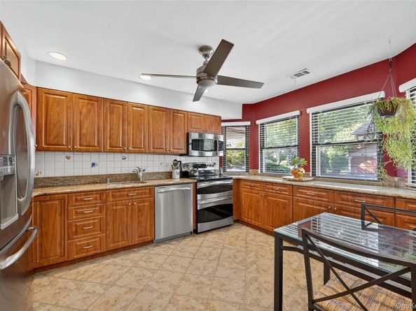 12 Hampton Way, Woodbury NY 11797