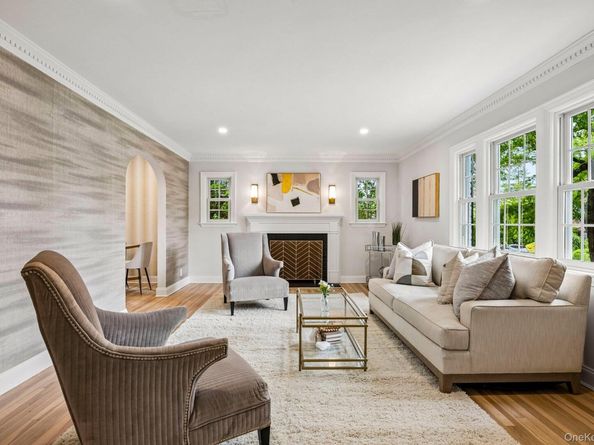 22 Shorehaven Lane, Manhasset NY 11030