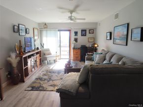463 Mariners Way, Copiague NY 11726