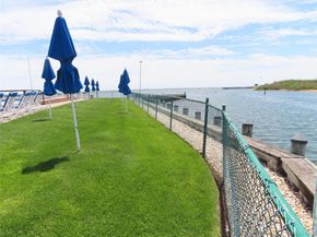 463 Mariners Way, Copiague NY 11726