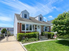 251 McKinley Parkway, Mineola NY 11501