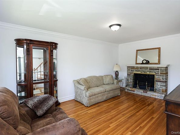 251 McKinley Parkway, Mineola NY 11501