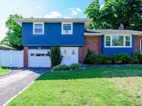 120 Sutton Drive, Plainview NY 11803