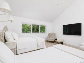 61 Hidden Cove Court, Southampton NY 11968