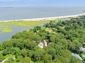 61 Hidden Cove Court, Southampton NY 11968