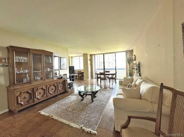 271-10 Grand Central Parkway 16S, Floral Park NY 11005