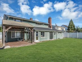 38 Fireplace Lane, Hicksville NY 11801