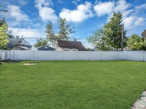 38 Fireplace Lane, Hicksville NY 11801
